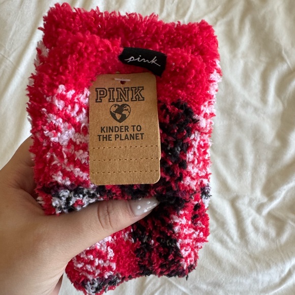 NWT VS PINK fuzzy socks - Picture 2 of 3